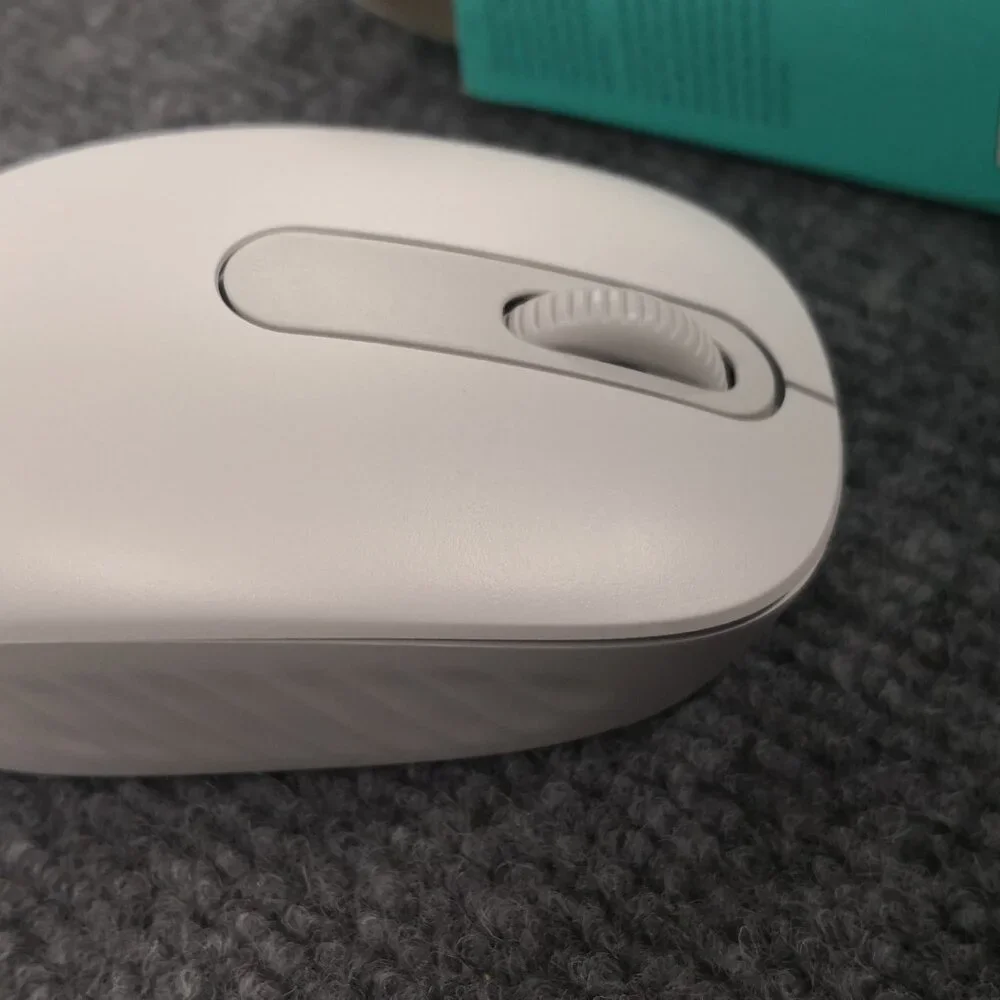 Logitech M196 Lightweight Bluetooth Wireless Optical Mouse WHITE